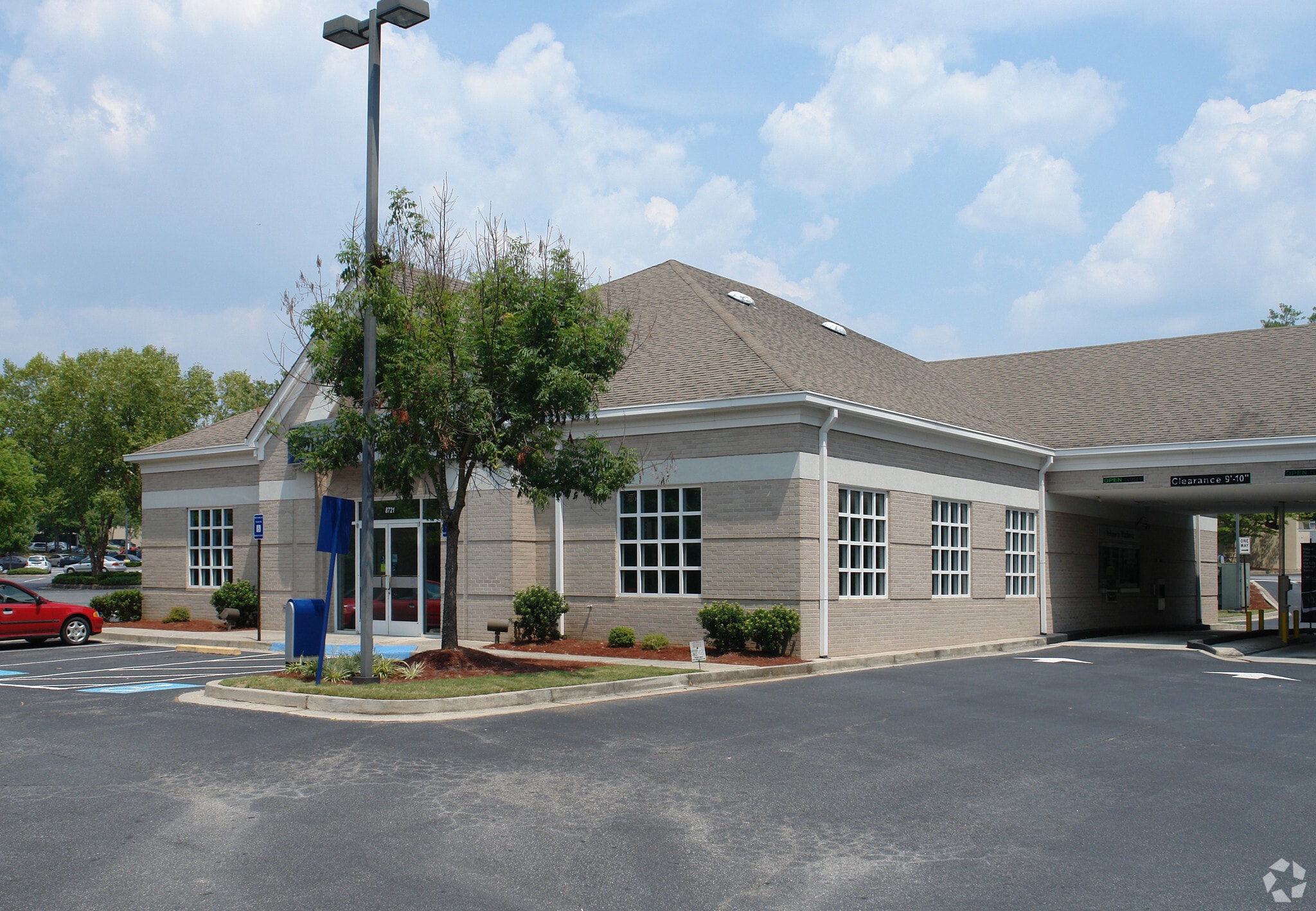 8721 Roswell Rd, Atlanta, GA à louer Photo principale– Image 1 sur 9