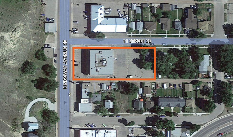 1111 Kingsway Av SE, Medicine Hat, AB à vendre - Photo de l’immeuble – Image 2 sur 4