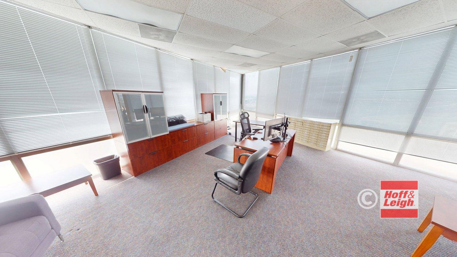411 Lakewood Cir, Colorado Springs, CO 80910 - Lot Penthouse - - Photo intérieure - Image 2 of 7