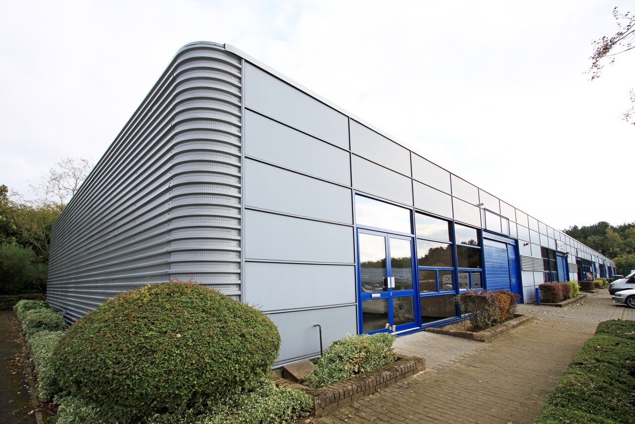 100-116 Tanners Dr, Milton Keynes à louer Photo principale– Image 1 sur 9