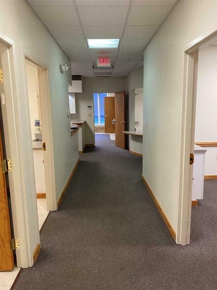 320 Lincolnway E, Osceola, IN à louer - Photo intérieure – Image 2 sur 4