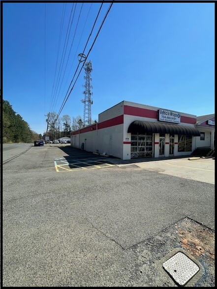 8901-8909 E Independence Blvd, Matthews, NC à louer - Photo de l’immeuble – Image 2 sur 5