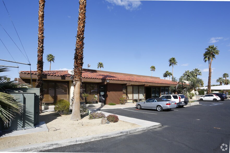 45445 Portola Ave, Palm Desert, CA à louer - Photo de l’immeuble – Image 2 sur 11