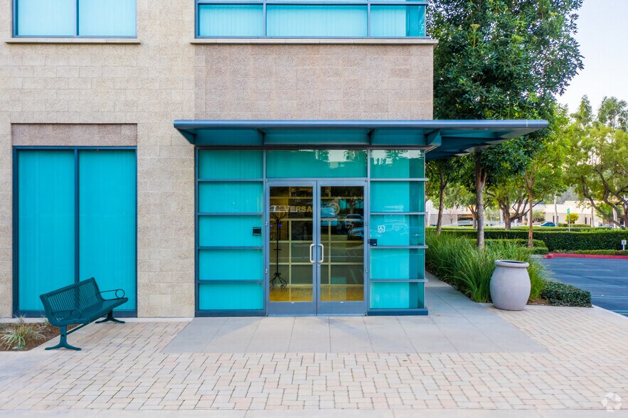 9940 Irvine Center Dr, Irvine, CA à vendre - Photo de l’immeuble – Image 3 sur 8