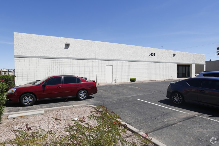 3439 S 40th St, Phoenix, AZ à louer - Photo de l’immeuble – Image 2 sur 12