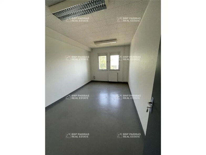 Bureau dans La Ville-aux-Dames à louer - Photo de l’immeuble – Image 3 sur 15