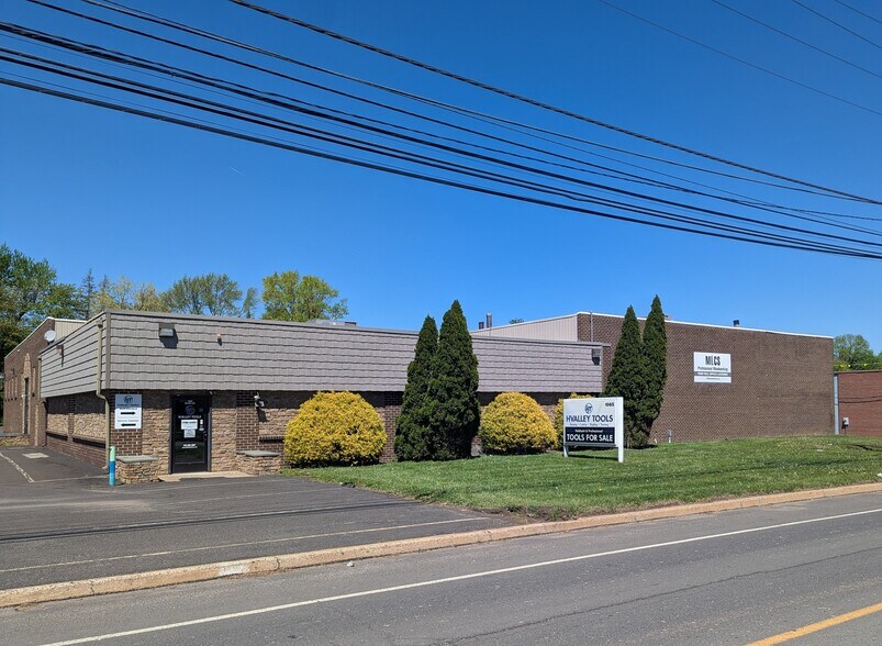 1065 Industrial Blvd, Southampton, PA à louer - Photo de l’immeuble – Image 1 sur 19