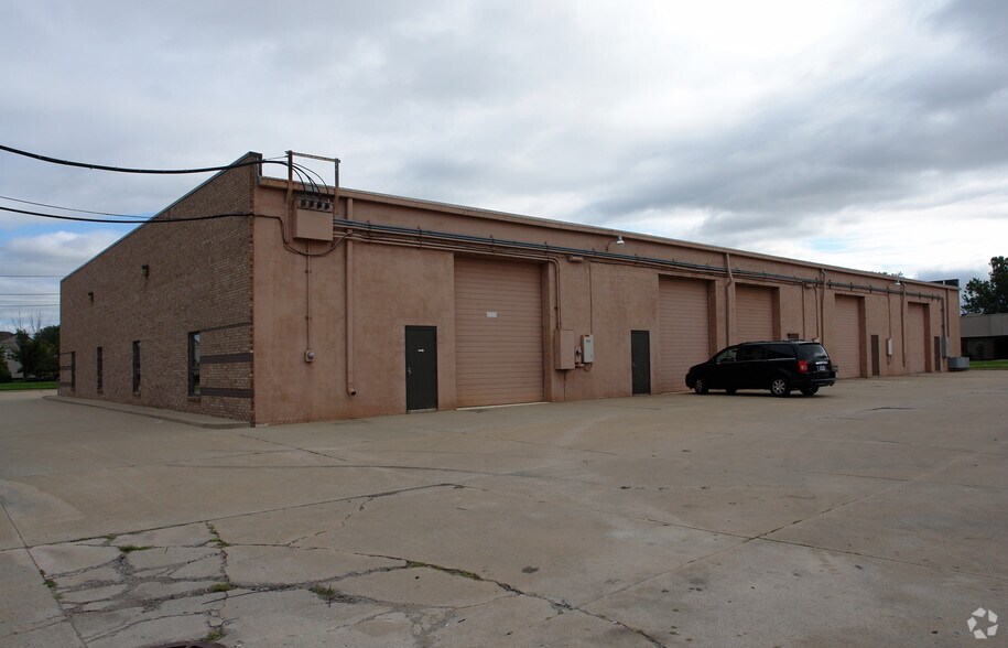12900-12934 E Ten Mile Rd, Warren, MI à louer - Photo de l’immeuble – Image 3 sur 3