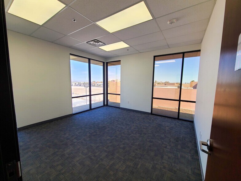 6970 W Patrick Ln, Las Vegas, NV à louer - Photo intérieure – Image 3 sur 9