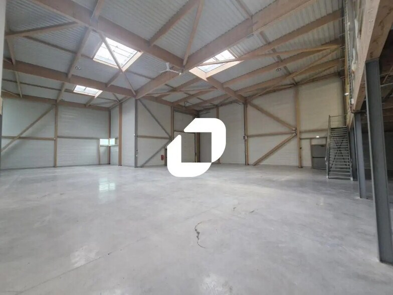 Local d’activités dans Courtry à louer - Photo de l’immeuble – Image 2 sur 7