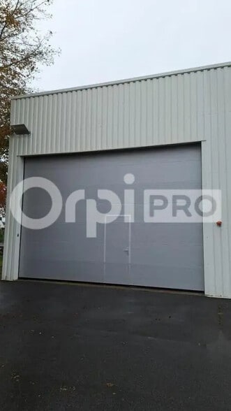 Local d’activités dans La Chapelle-des-Marais à louer - Photo de l’immeuble – Image 2 sur 8