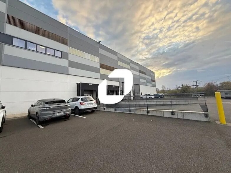 Bureau dans Neuville-sur-Oise à louer - Photo de l’immeuble – Image 1 sur 20