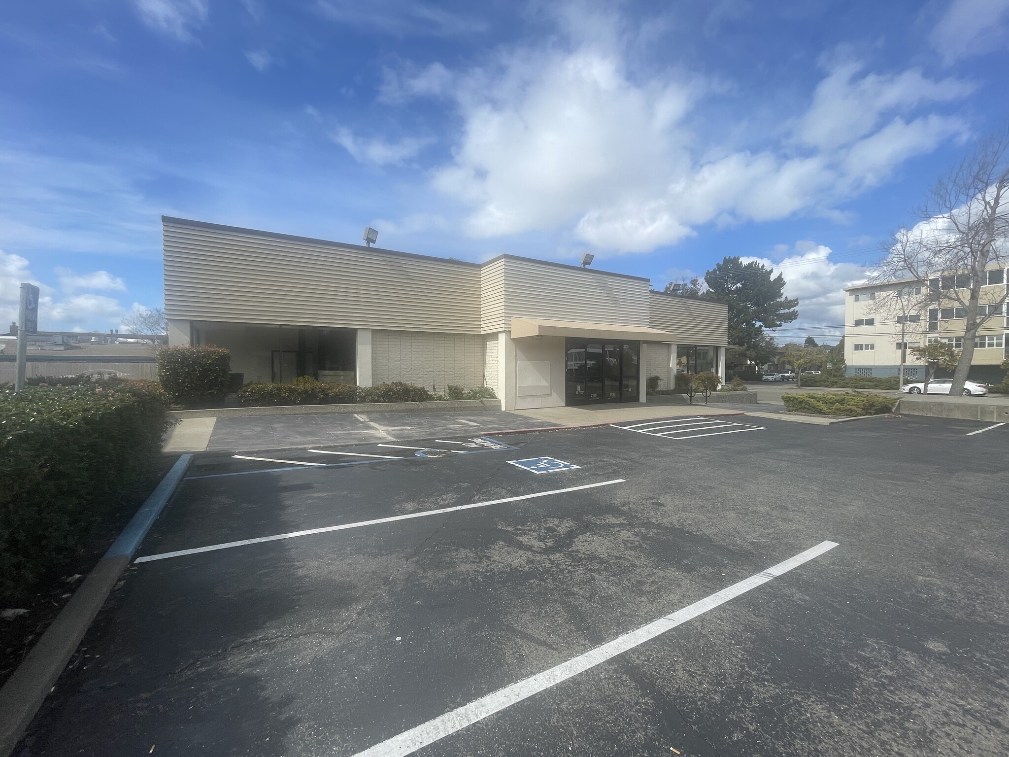523-2367 S Shore Ctr W, Alameda, CA à louer Photo de l’immeuble– Image 1 sur 11