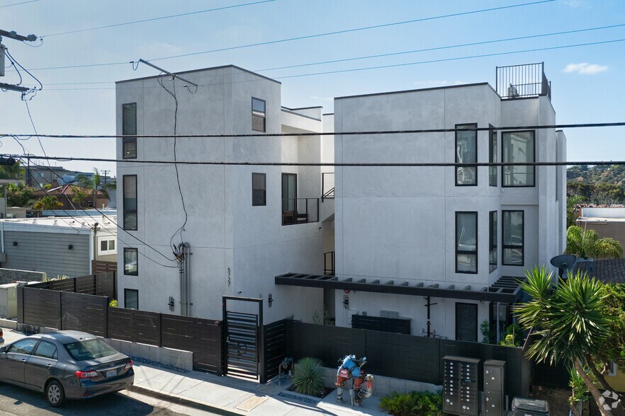 5727 Lauretta St, San Diego, CA à vendre - Photo de l’immeuble – Image 2 sur 41