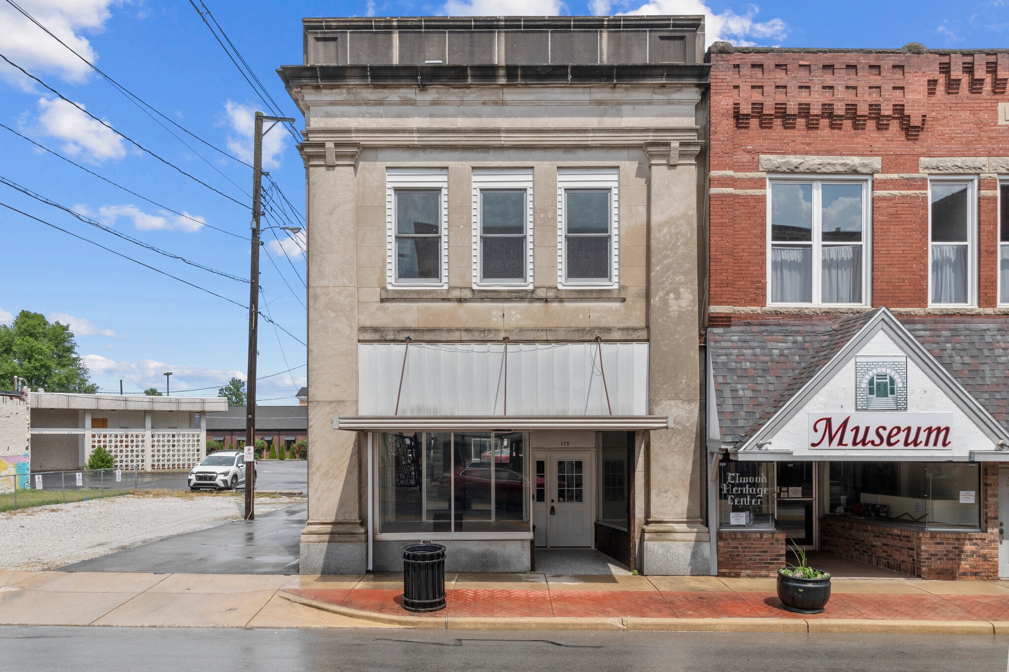 115 S Anderson St, Elwood, IN à louer Photo de l’immeuble– Image 1 sur 15