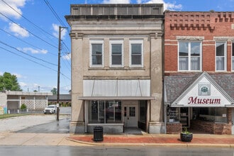 115 S Anderson St, Elwood, IN à louer Photo de l’immeuble– Image 1 sur 15