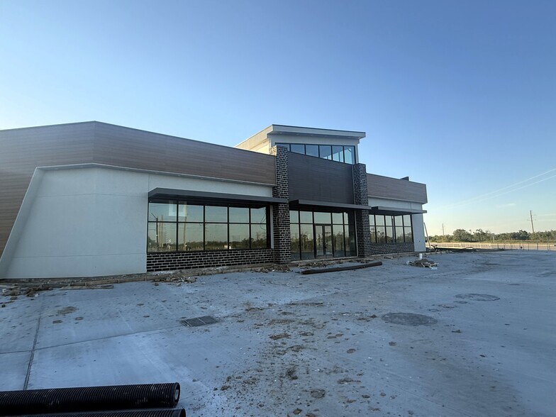 7501 25th Ave, Texas City, TX à louer - Photo de l’immeuble – Image 2 sur 9