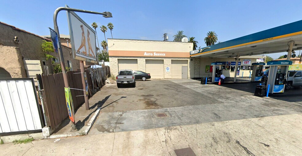 2339 S La Brea Ave, Los Angeles, CA à louer - Photo principale – Image 1 sur 2