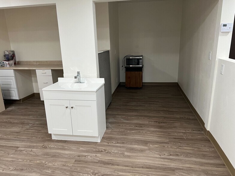 1761 W Romneya Dr, Anaheim, CA à louer - Photo intérieure – Image 3 sur 21