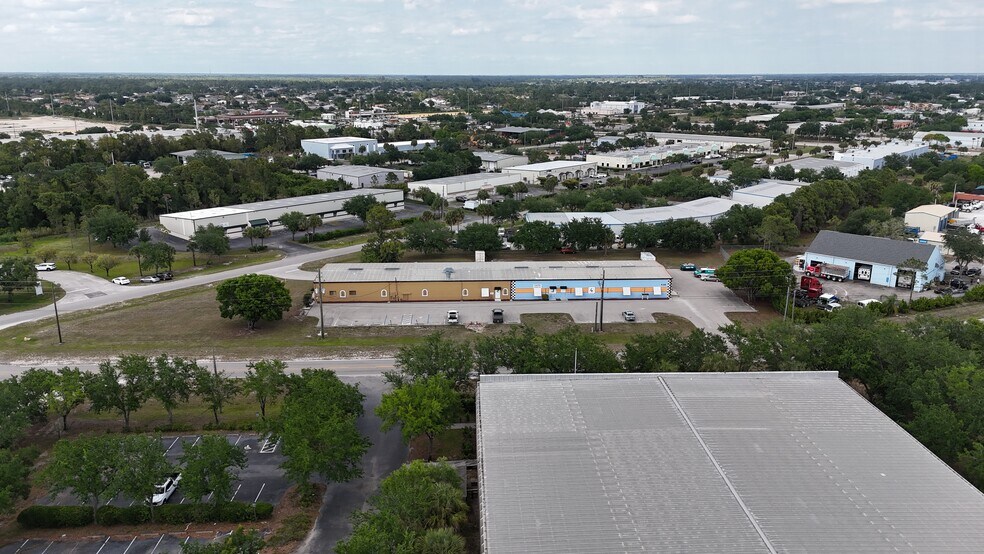 410 Leonard Blvd N, Lehigh Acres, FL à louer - Photo principale – Image 1 sur 6