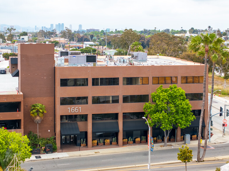 1661-1669 Lincoln Blvd, Santa Monica, CA à louer - Photo de l’immeuble – Image 3 sur 12