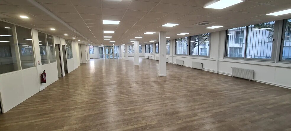 Bureau dans Issy-les-Moulineaux à louer - Photo de l’immeuble – Image 3 sur 6