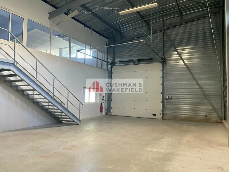 Local commercial dans Marguerittes à louer - Photo intérieure – Image 2 sur 4