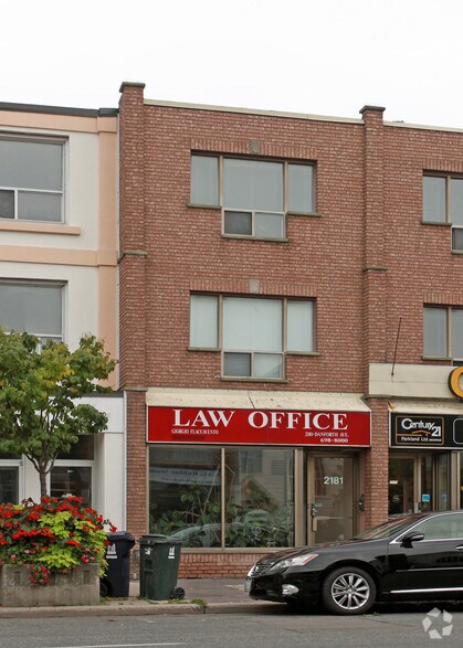 2177-2179 Danforth Ave, Toronto, ON à vendre - Photo de l’immeuble – Image 2 sur 4