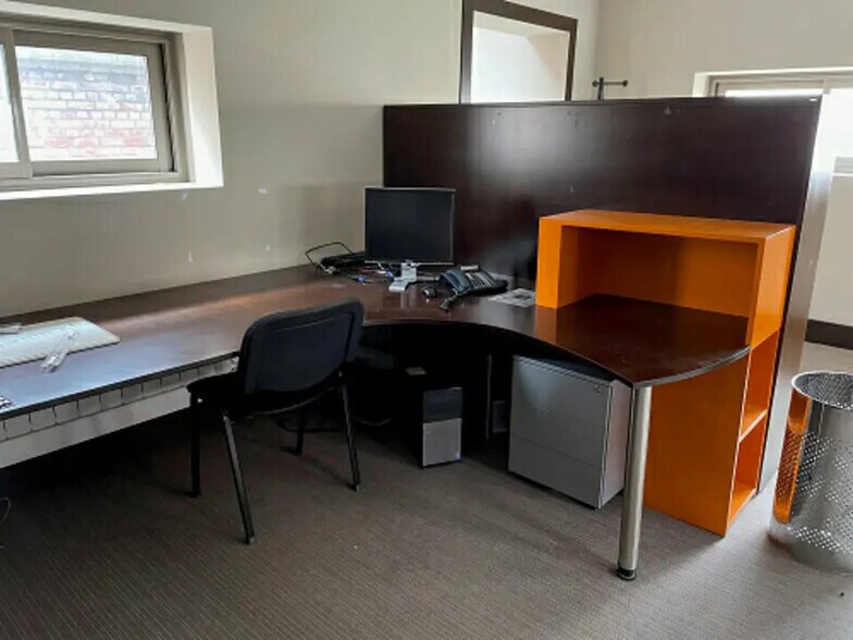 Bureau dans Calais à louer - Photo de l’immeuble – Image 1 sur 8