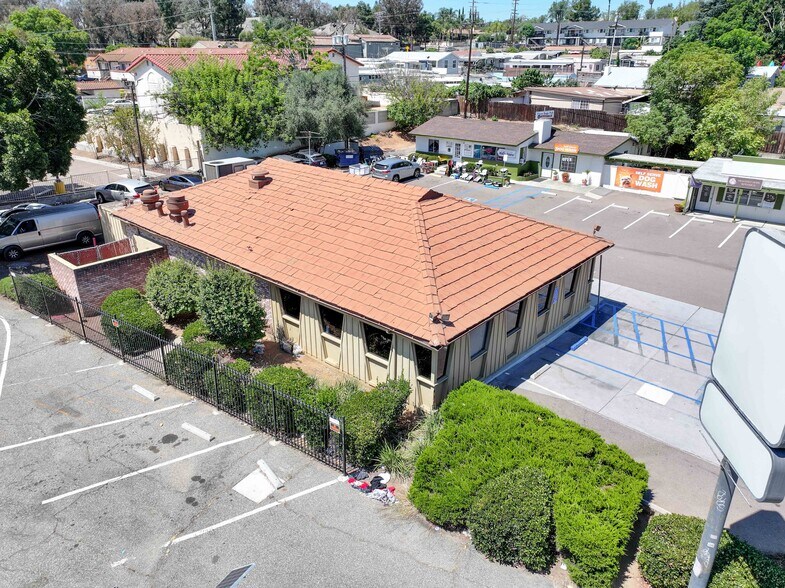 1235 S Mission Rd, Fallbrook, CA à louer - Photo de l’immeuble – Image 2 sur 6