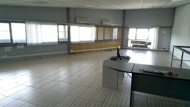 Local d’activités dans La Ciotat à louer Photo intérieure– Image 1 sur 3