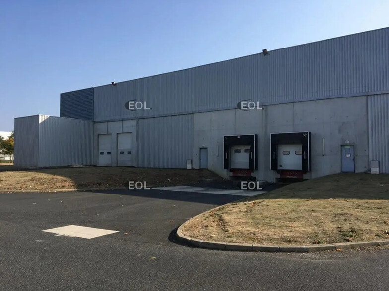 Industriel/Logistique dans Combs-la-Ville à louer - Photo de l’immeuble – Image 2 sur 2
