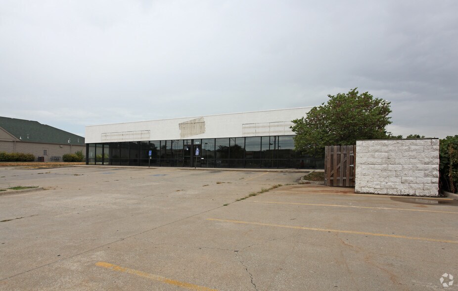 1528 E 23rd St S, Independence, MO à louer - Photo de l’immeuble – Image 3 sur 9