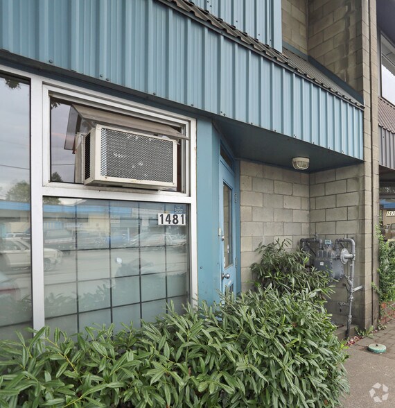 1481 Dominion St, North Vancouver, BC à vendre - Photo de l’immeuble – Image 3 sur 3