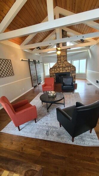 897 Eva Kennedy Rd, Suwanee, GA à louer - Hall d’entrée – Image 3 sur 6