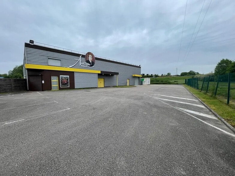 Local commercial dans Val-de-Reuil à louer - Photo de l’immeuble – Image 1 sur 6