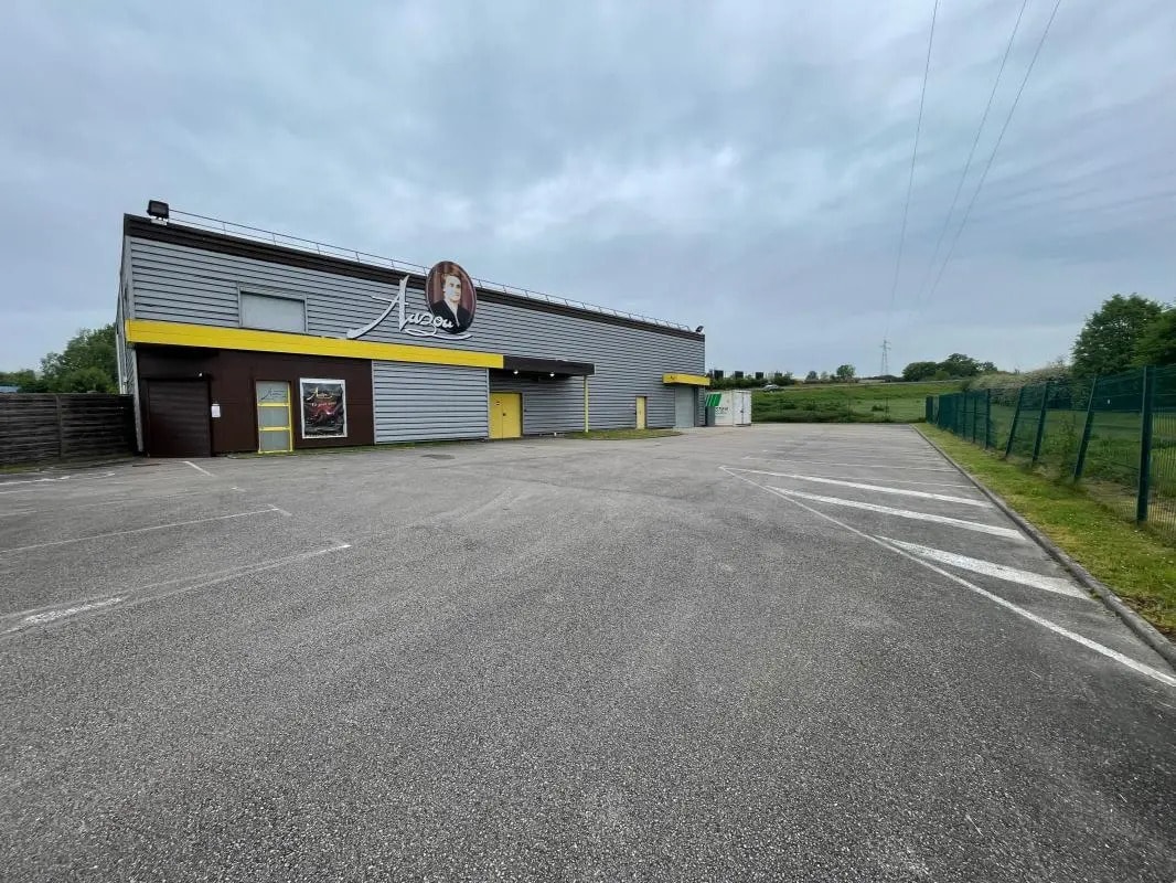 Local commercial dans Val-de-Reuil à louer Photo de l’immeuble– Image 1 sur 7