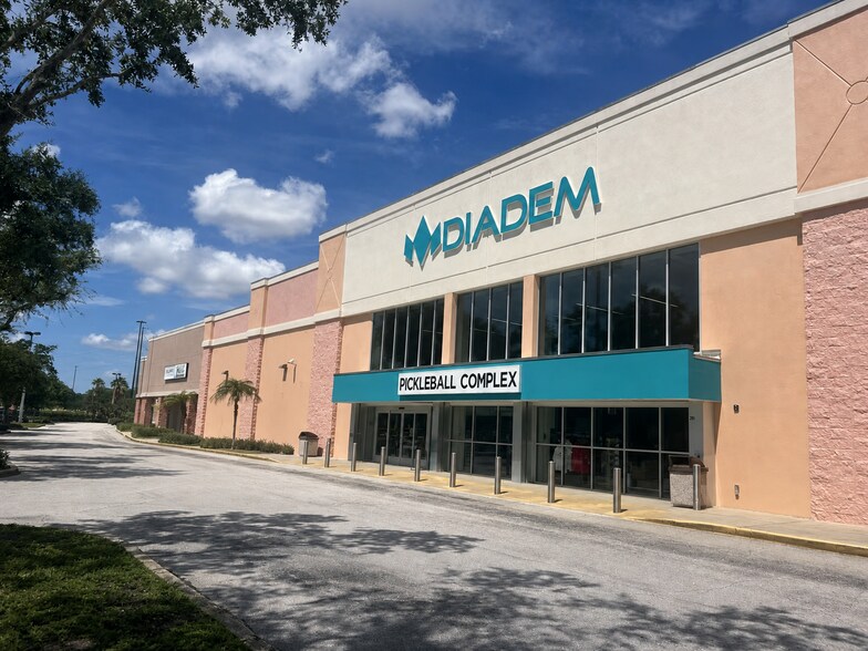100-400 N Entrance Rd, Sanford, FL à louer - Photo de l’immeuble – Image 1 sur 2