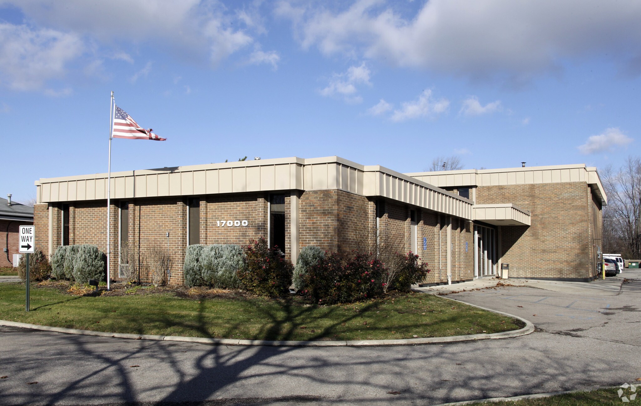 17000 W Twelve Mile Rd, Southfield, MI à vendre Photo principale– Image 1 sur 2