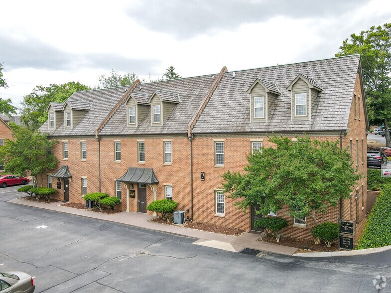 9724 Kingston Pike, Knoxville, TN à louer - Photo principale – Image 1 sur 3