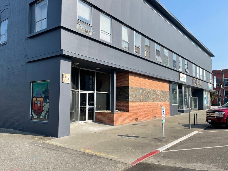 1313 Hewitt Ave, Everett, WA à louer - Photo de l’immeuble – Image 3 sur 27