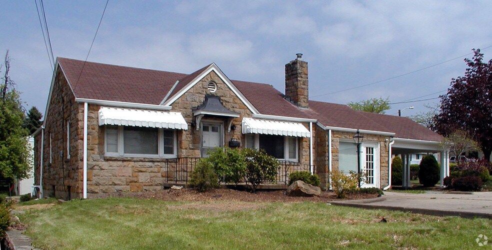 2725 Leechburg Rd, Lower Burrell, PA à louer - Photo de l’immeuble – Image 2 sur 17