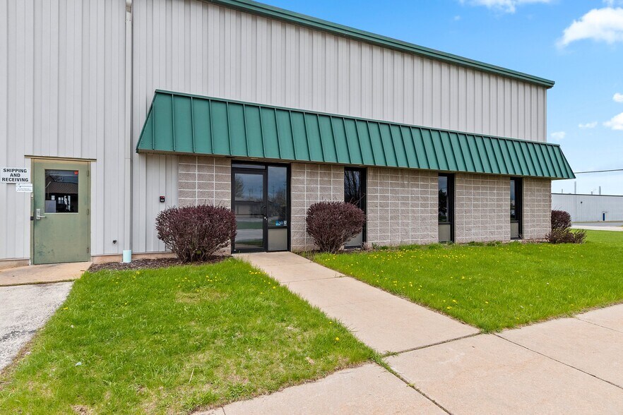 3300 Commodity Ln, Green Bay, WI à louer - Photo de l’immeuble – Image 2 sur 22