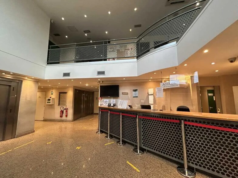 Bureau dans Créteil à louer - Hall d’entrée – Image 3 sur 4