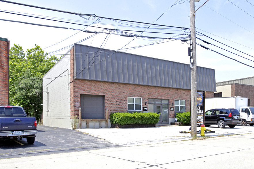 726-728 Hanley Industrial Ct, Brentwood, MO à louer - Photo de l’immeuble – Image 2 sur 7