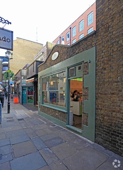13-14 St. Annes Ct, Londres à louer - Photo de l’immeuble – Image 2 sur 2