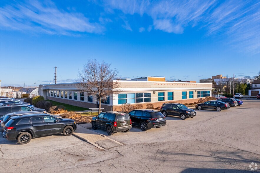 3305 S 20th St, Milwaukee, WI à louer - Photo de l’immeuble – Image 3 sur 7