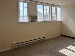 1075 State Route 34, Matawan, NJ à louer Photo intérieure– Image 2 sur 4