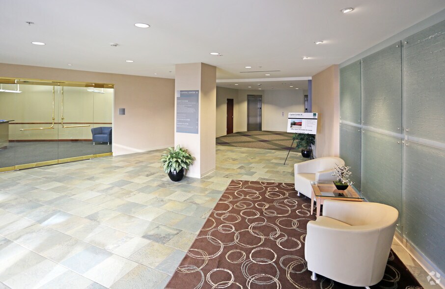 400 E Court Ave, Des Moines, IA à louer - Hall d’entrée – Image 2 sur 8