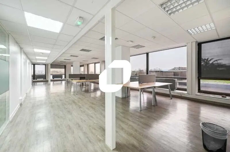 Bureau dans Saint-Cloud à louer - Photo de l’immeuble – Image 3 sur 14